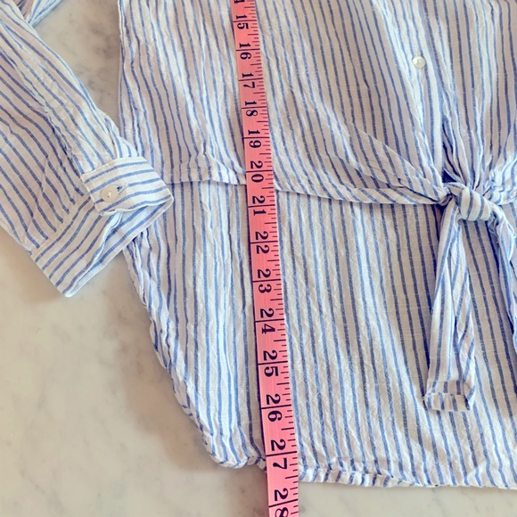 Blue + white striped shirt with tied front and longer back cotton size Medium - Picture 4 of 7
